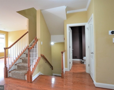 3213 Meadow View Circle - Photo Thumbnail 5