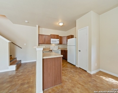 7802 Kingsbury Way #1 - Photo Thumbnail 5