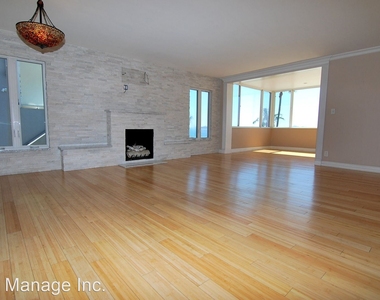 1174 E. Ocean Blvd #12 - Photo Thumbnail 2