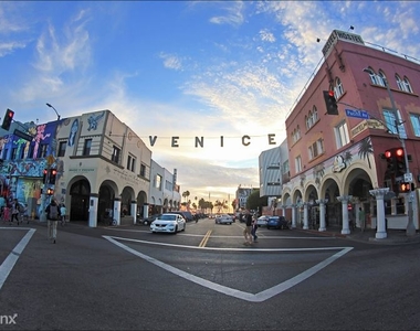 12 South Venice Blvd - Photo Thumbnail 24