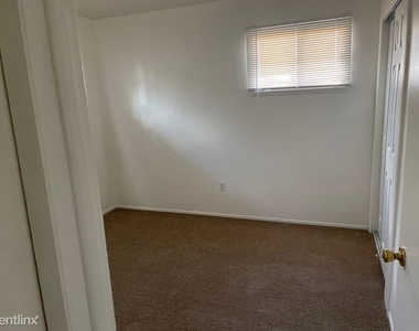 1112 W Mesa Ave - Photo Thumbnail 17