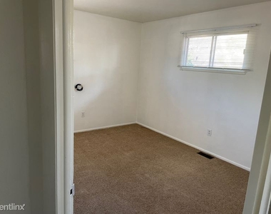 1112 W Mesa Ave - Photo Thumbnail 11