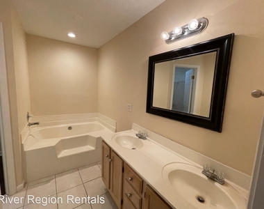 8229 Royal Oak Court - Photo Thumbnail 14