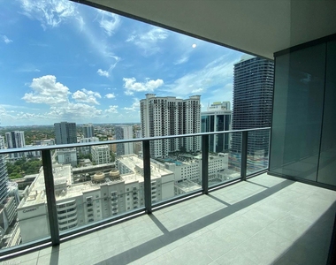 1000 Brickell Plz - Photo Thumbnail 10