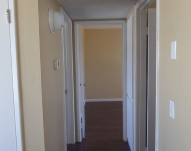 4404 Plaza Vista Unit D - Photo Thumbnail 6