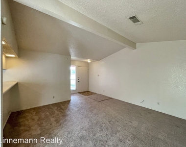 2210 Shoemaker Drive - Photo Thumbnail 3