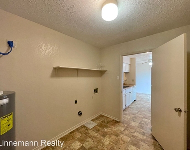 2210 Shoemaker Drive - Photo Thumbnail 12