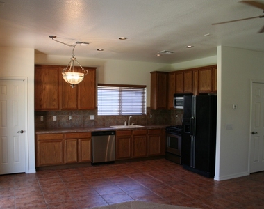 3537 N Riverhaven Drive - Photo Thumbnail 4