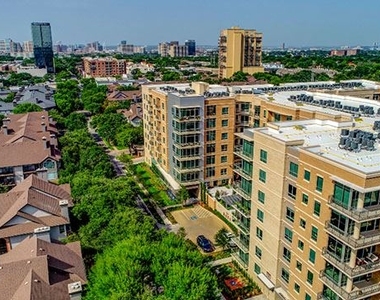 4719 Cole Avenue Dallas - Photo Thumbnail 2