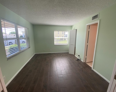 1051 Orange Terrace - Photo Thumbnail 17