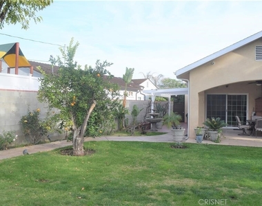 16779 Morrison Street - Photo Thumbnail 23