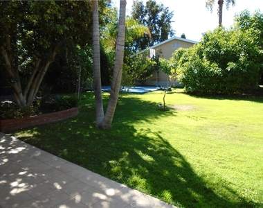 16779 Morrison Street - Photo Thumbnail 24