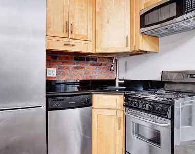 330 East 35th Street, Unit 35 - Photo Thumbnail 5