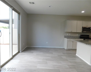 218 Pivot Avenue - Photo Thumbnail 5