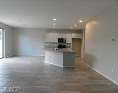 218 Pivot Avenue - Photo Thumbnail 4