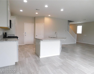 218 Pivot Avenue - Photo Thumbnail 6