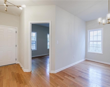 1040 Hubbard Street Sw - Photo Thumbnail 17