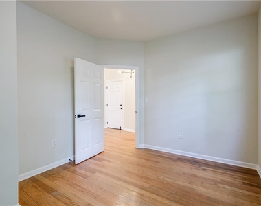 1040 Hubbard Street Sw - Photo Thumbnail 20