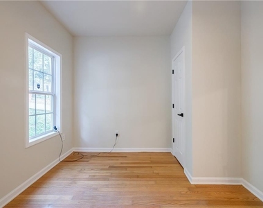 1040 Hubbard Street Sw - Photo Thumbnail 19