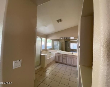 3950 E Agave Road - Photo Thumbnail 8