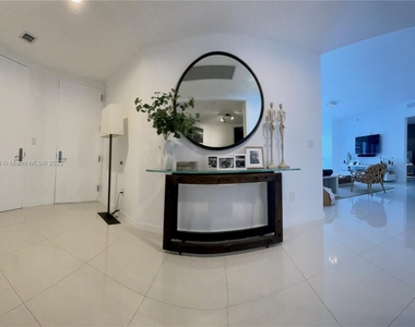 15811 Collins Ave - Photo Thumbnail 1