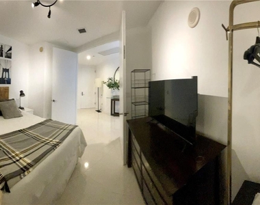 15811 Collins Ave - Photo Thumbnail 14