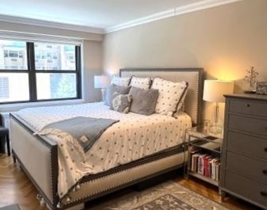 305 East 86th Street - Photo Thumbnail 2