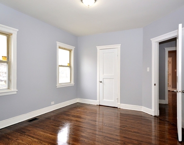 5849 W Midway Park Avenue - Photo Thumbnail 4