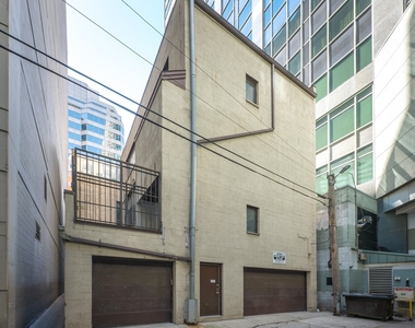 212 E Ontario Street - Photo Thumbnail 19