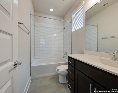 204 Melrose Pl - Photo Thumbnail 8