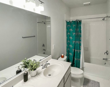 8113 Wistar Creek Mews Unit B - Photo Thumbnail 10