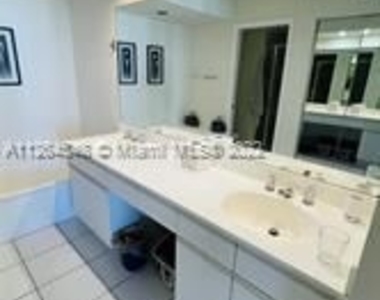 3530 Mystic Pointe Dr Apt 1813 - Photo Thumbnail 9