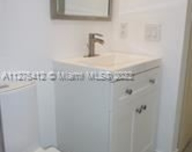 3701 N Country Club Dr Apt 407 - Photo Thumbnail 7