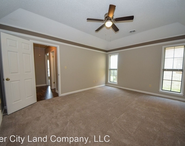 7463 Southwind Cove - Photo Thumbnail 10