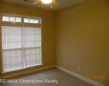 5111 Briarwood Ct - Photo Thumbnail 6