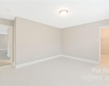 829 Chastain Avenue - Photo Thumbnail 27