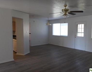 301 Mesquite Circle - Photo Thumbnail 12