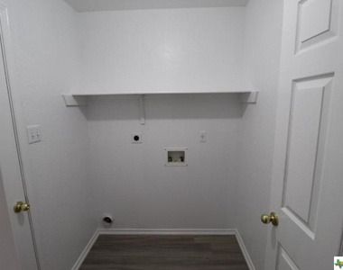 301 Mesquite Circle - Photo Thumbnail 25