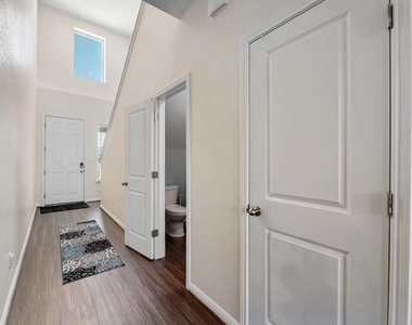 109  Red Cedar Ct - Photo Thumbnail 7