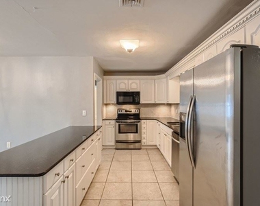 1456 Lakeview Drive Unit - Photo Thumbnail 2