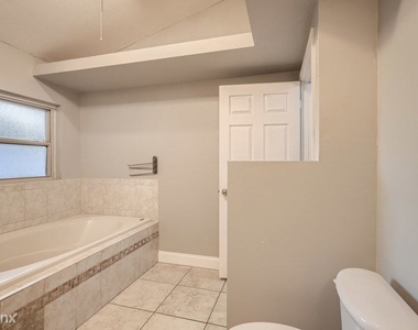 1456 Lakeview Drive Unit - Photo Thumbnail 15