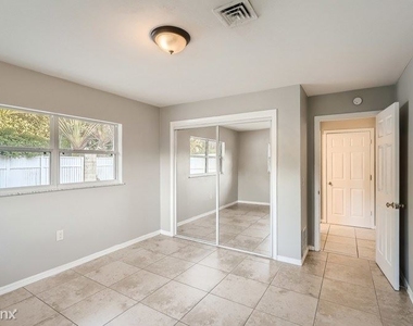 1456 Lakeview Drive Unit - Photo Thumbnail 6