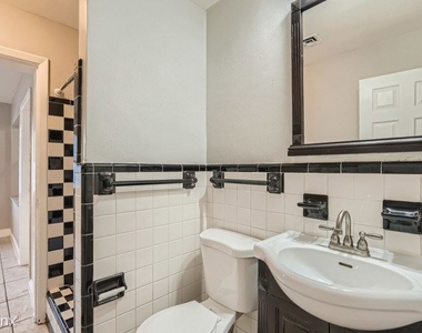 1456 Lakeview Drive Unit - Photo Thumbnail 16