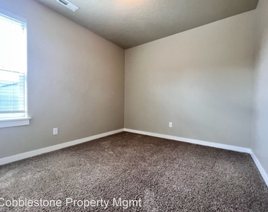 3061 E Ionia Ct - Photo Thumbnail 21