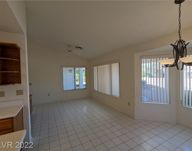 2524 Desert Glen Drive - Photo Thumbnail 11