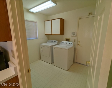 2524 Desert Glen Drive - Photo Thumbnail 6