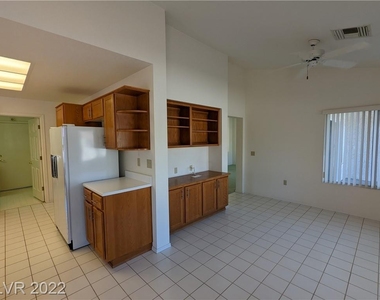 2524 Desert Glen Drive - Photo Thumbnail 13