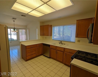 2524 Desert Glen Drive - Photo Thumbnail 7