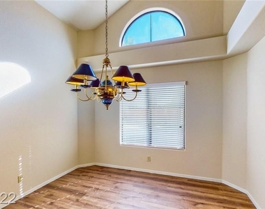 2300 Angelfire Street - Photo Thumbnail 6