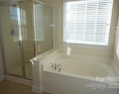 10526 Alvarado Way - Photo Thumbnail 11